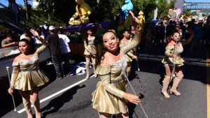 FOTOS: Belleza, viejos de agosto y color en desfile del Correo de las Fiestas Agostinas