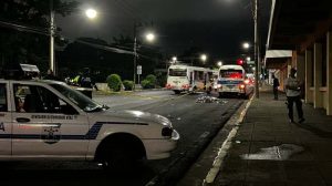 Mujer murió al ser atropellada por un microbús de la Ruta 46-C en San Salvador