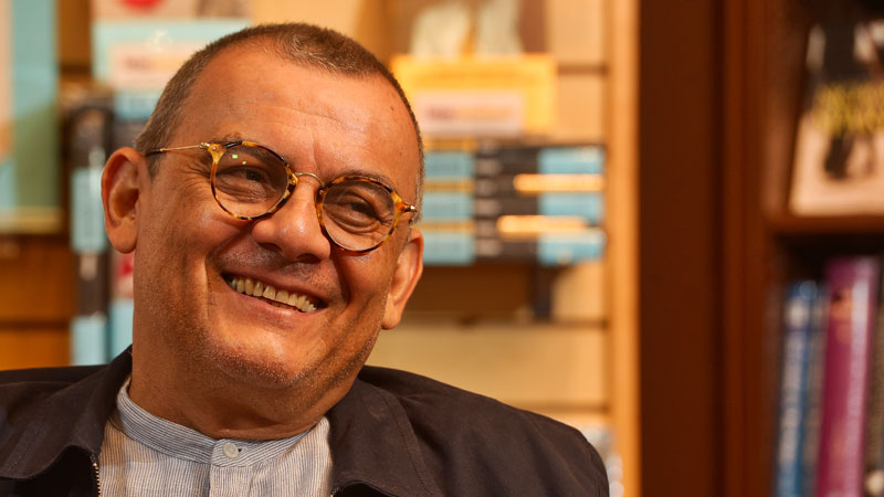 Horacio Castellanos Moya en foto de archivo en entrevista del 17 de mayo de 2018 durante presentación de su libro Moronga en San Salvador. Foto EDH Archivo