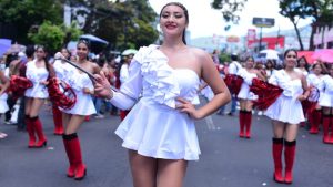 "¡Qué guapas!" Así se lucieron las cachiporristas en el Desfile del Correo
