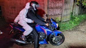 Motociclista ayuda a paciente a llegar a casa en Aguilares