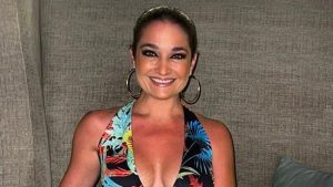 María Elisa Parker recibe en El Salvador a su primogénito con una gran sonrisa