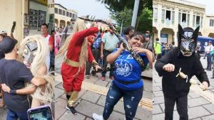 VIDEO: ¡En el parque Libertad! Los Viejos de agosto bailaron e hicieron de las suyas