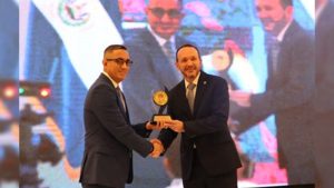 Procurador de Derechos Humanos entrega reconocimiento a ministro de Seguridad