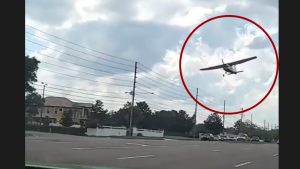 VIDEO: Una avioneta se estrella en zona residencial de Florida