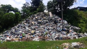 Habitantes de Tonacatepeque piden el retiro de enorme volcán de basura