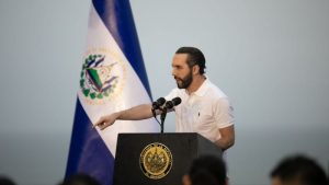 Bukele anuncia Surf City 2 en playa Punta Mango y promete inversión de $96 millones