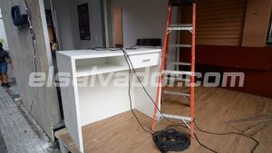 Trasladan cajero de Chivo Wallet de la plaza Gerardo Barrios