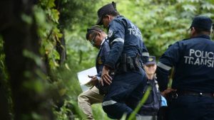 Autoridades continúan indagaciones en escena de doble homicidio en bulevar Monseñor Romero