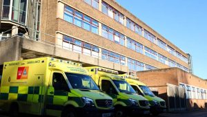 Alza en energía en Reino Unido podría obligar a hospitales británicos a recortar servicios
