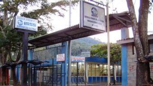Simetrisss rechaza violencia y "abuso de autoridad" contra médicos suspendidos