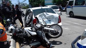 Pandilleros matan a mujer y lesionan a inspector de la Policía durante una persecución
