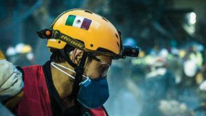 10 trabajadores continúan soterrados en una mina en México
