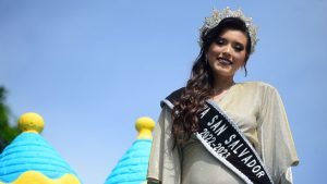 desfile del comercio paola alexandra reina fiestas patronales 2022