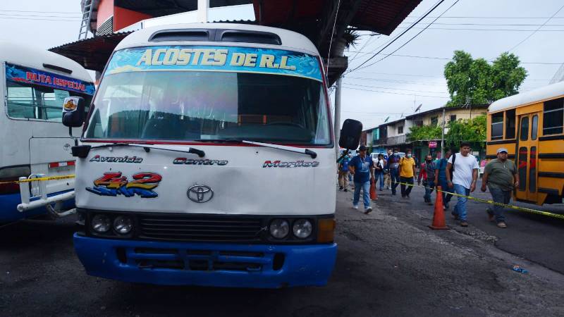 Usuarios de la ruta 42 se quejan del mal servicio - Noticias de El Salvador