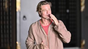 Brad Pitt hace su debut como escultor en museo de Finlandia