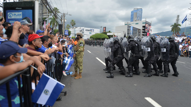 Desfile 15 de septiembre captura policia bukele