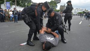 Desfile 15 de septiembre captura policia bukele