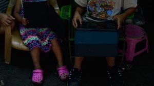 Expertos advierten problemas por separación de niños de sus padres a causa del régimen de excepción