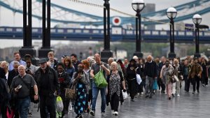 El Banco de Inglaterra realiza histórica subida de tasas y advierte sobre recesión