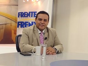 Alcalde San José Villanueva: “Veo a la DOM haciendo aceras en Antiguo Cuscatlán y en mi municipio gente saliendo con los zapatos en la mano por las calles de tierra”