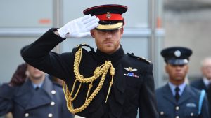 El rey Carlos III permitirá que el príncipe Harry vista con uniforme militar en el funeral de la reina Isabel II