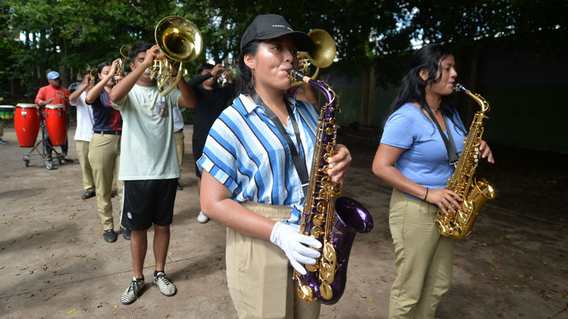 Cachiporras- INFRAMEN- INTI- desfile, 15-ceptiembre-el salvador- banda de paz- musical