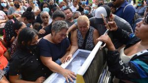 Revista Factum: Documentos contradicen al gobierno y confirman homicidios de detenidos en régimen de excepción