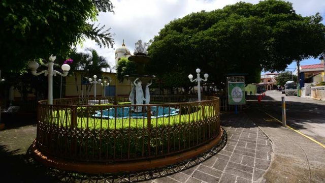 En el pueblo de La Laguna, Chalatenango, soldados han capturado a los