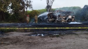 Choque entre autobús y camión de combustible en México deja 18 personas calcinadas