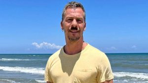 Ex de Miguel Bosé sufre cáncer y cantautor pide respeto