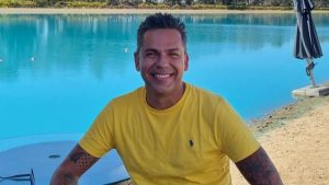 Roberto Acosta escapa de la polémica en un paraíso tropical: "¡Mejor imposible!"