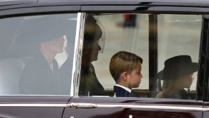 Hijos del príncipe William asisten al funeral de su bisabuela Isabel II