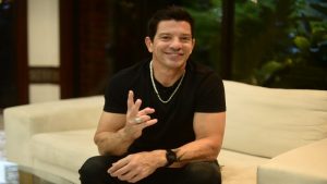 VIDEO: Yahir visitó El Salvador y reveló que prepara nuevas canciones en su regreso musical