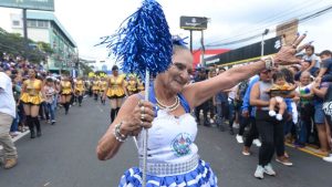 Al ritmo de las bandas de paz, Yajaira deslumbró en el desfile de Independencia