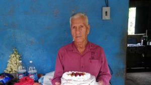 Familiares buscan a octogenario desaparecido tras culto en Santa Ana