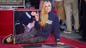 Avril Lavigne recibe su estrella en el Paseo de la Fama de Hollywood