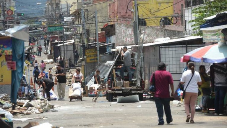 Vendedores Desalojan El Centro De San Salvador Noticias De El Salvador