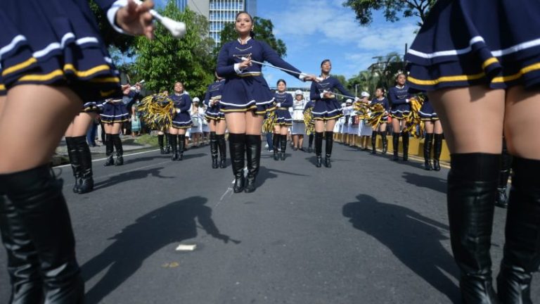 Salvadoreños Celebraron La Independencia Con Coloridos Desfiles Este 15 ...