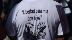 Familiares piden libertad para capturados arbitrariamente en régimen de excepción