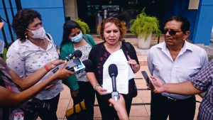 Gobierno lleva dos años sin pagar seguro a familias de médicos fallecidos por covid