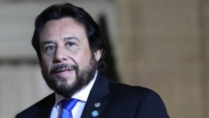 Félix Ulloa dice que reelección se justifica con "artículos escondidos"; Ruth López lo califica de vergüenza jurídica
