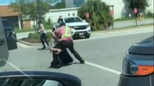 Un empleado de un restaurante en Florida salvó a una mujer de ser asaltada