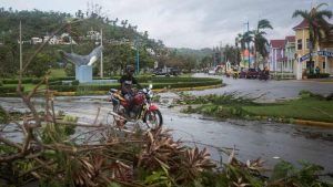 Huracán Fiona deja cinco muertos y daños catastróficos en Puerto Rico