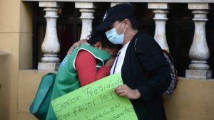 "Hemos sido víctimas de las pandillas y ahora de la Policía", dice madre de detenido en régimen de excepción