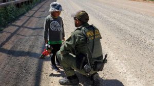 Patrulla Fronteriza rescata un niño abandonado en la frontera de Nuevo México