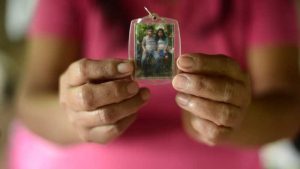 Pareja muere tras colapsar sobre su casa el muro de la vivienda contigua en Panchimalco