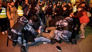 Violentas detenciones en Rusia: Más de mil detenidos en protestas contra la movilización de reservistas