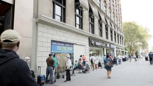 Un anciano en Nueva York es agredido con un machete por una mujer