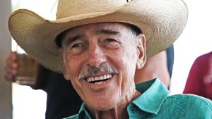 Le cantan a Andrés García el tema que pidió para su funeral